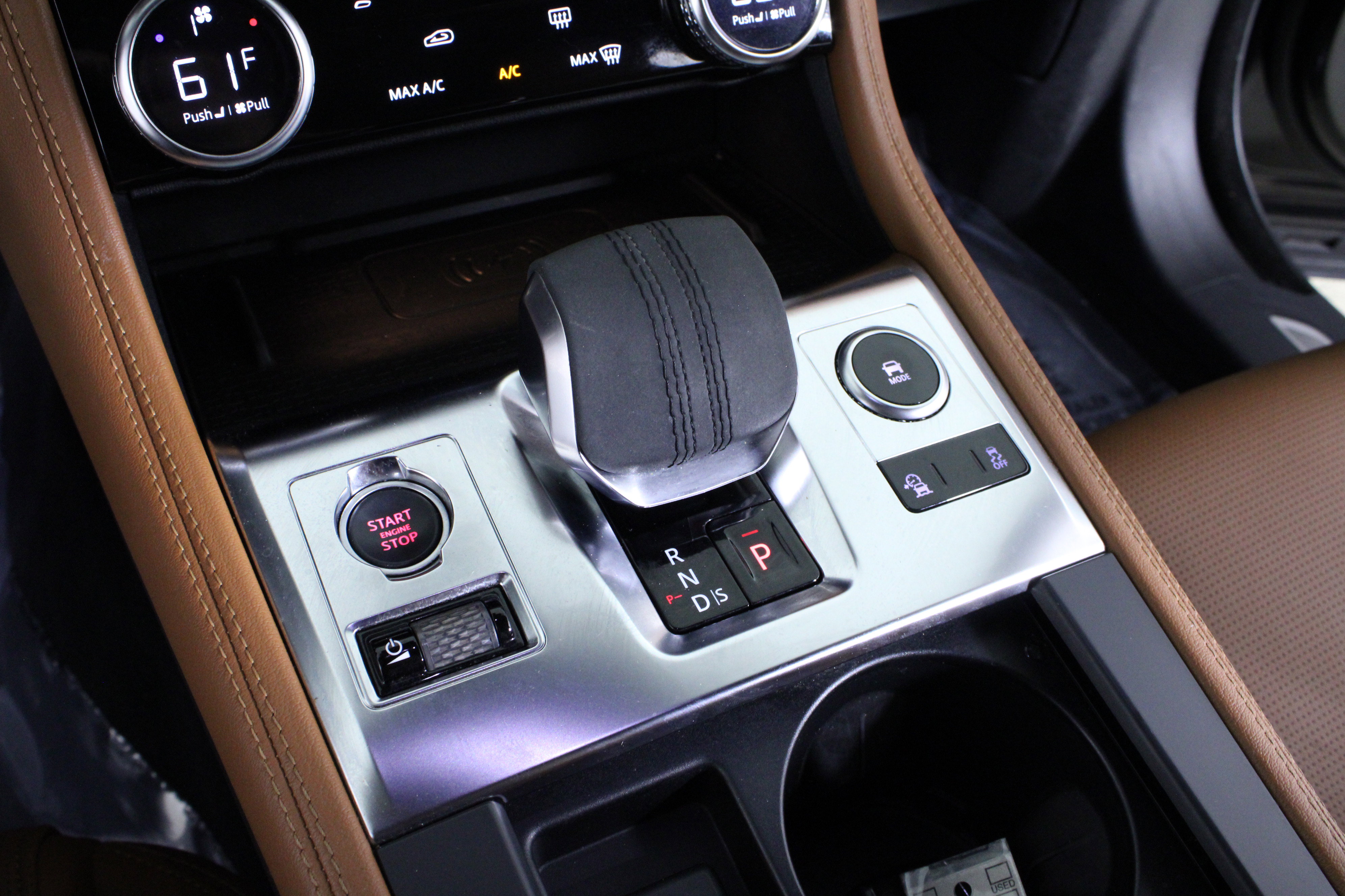 Used 2023 Jaguar F-PACE R-Dynamic S image 32