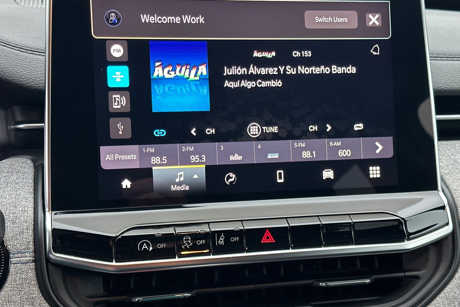 Used 2024 Jeep Compass Latitude image 25