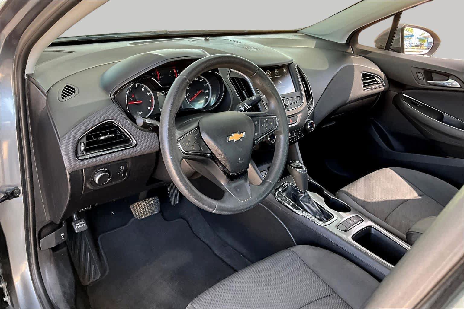 Used 2019 Chevrolet Cruze LT w/ Convenience Package FWD image 18
