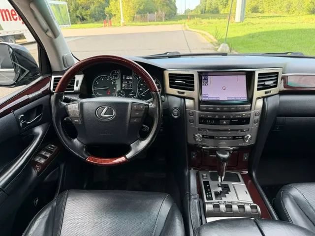 Used 2013 Lexus LX 570 4WD w/ Luxury Pkg image 15