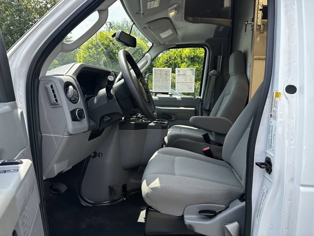 Certified 2024 Ford E-450 and Econoline 450 Super Duty w/ Power Windows & Locks Group RWD image 18