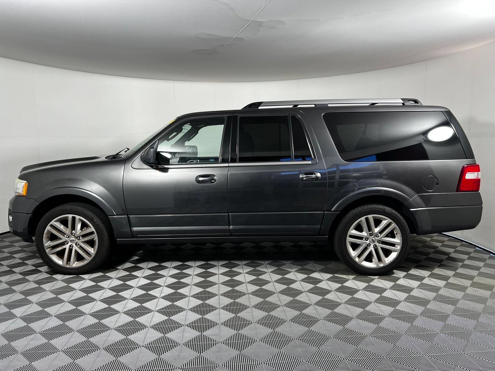 Used 2016 Ford Expedition EL Limited w/ Equipment Group 301A AWD/4WD image 8