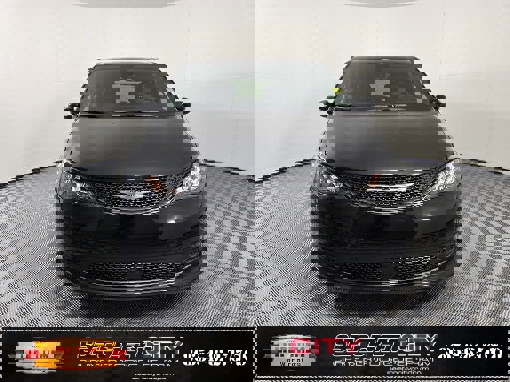 New 2026 Chrysler Voyager LX video 2