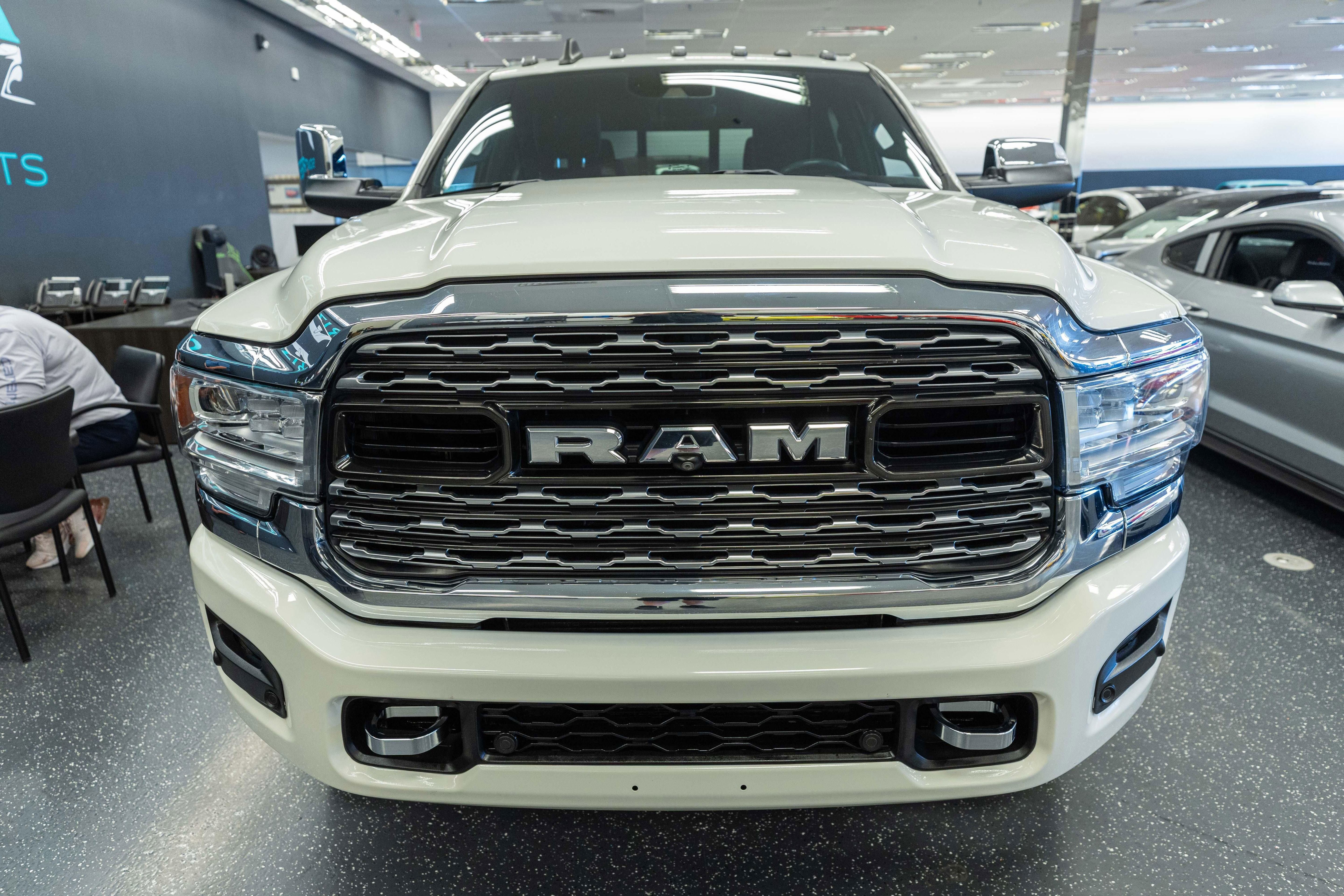 Used 2019 RAM 3500 Limited w/ Max Tow Package AWD/4WD image 2