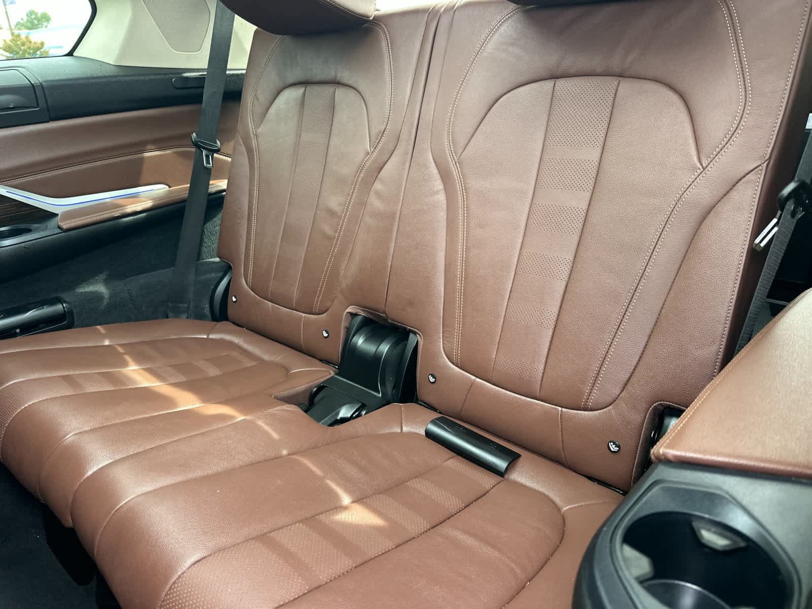 Used 2020 BMW X7 xDrive40i w/ Premium Package AWD/4WD image 16