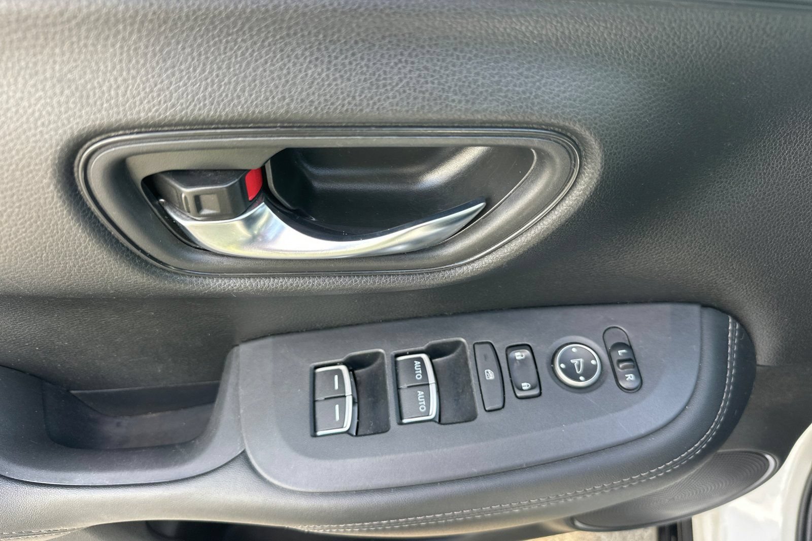 Used 2023 Honda HR-V EX-L image 13