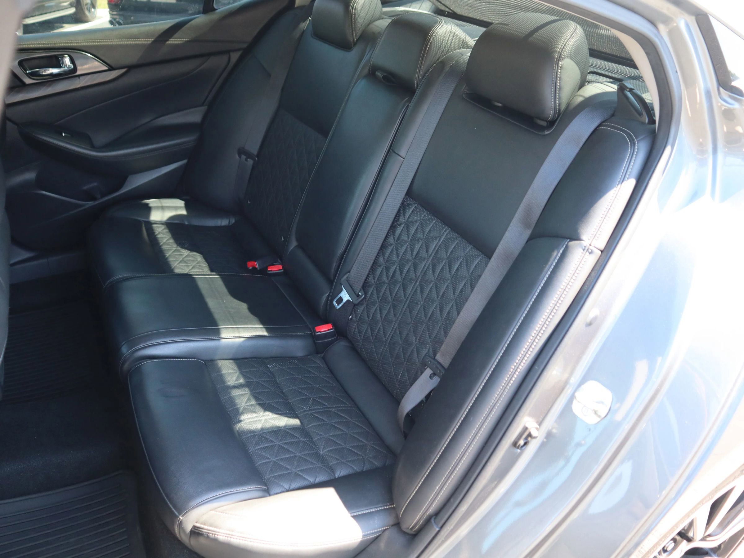Used 2018 Nissan Maxima Platinum FWD image 3