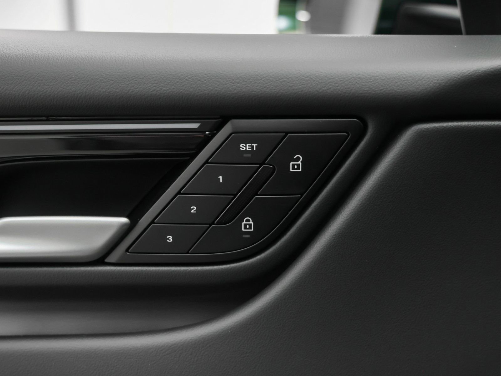 New 2025 Porsche Macan 4 Electric image 32