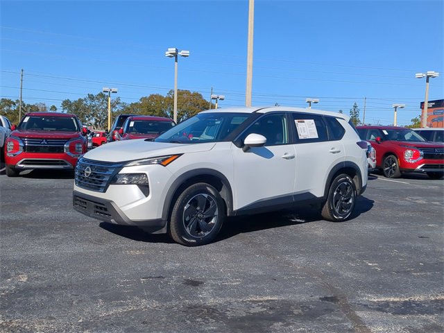 Used 2024 Nissan Rogue SV image 2
