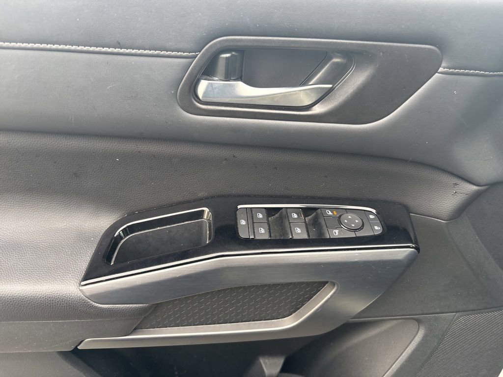 Used 2023 Nissan Pathfinder SL image 10