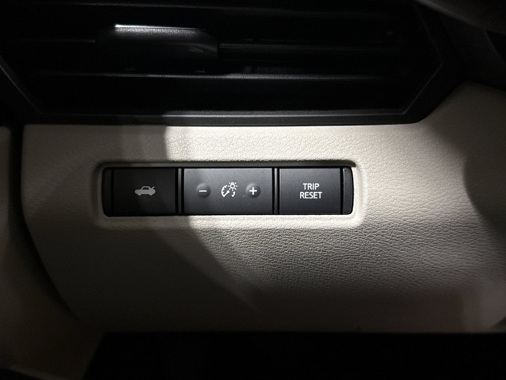 Used 2025 Nissan Altima 2.5 SV FWD image 18