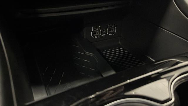 Used 2025 Chrysler Pacifica Limited image 20