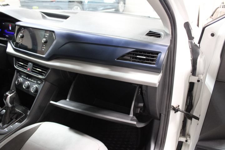 Used 2022 Volkswagen Taos SE w/ Panoramic Sunroof Package FWD image 28