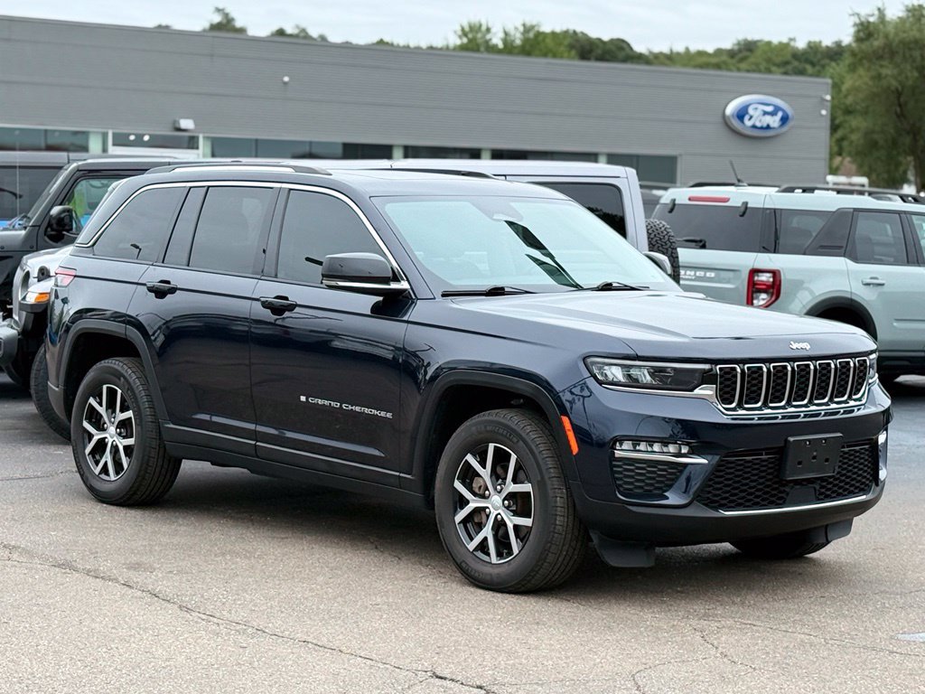 Used 2023 Jeep Grand Cherokee Limited AWD/4WD image 34