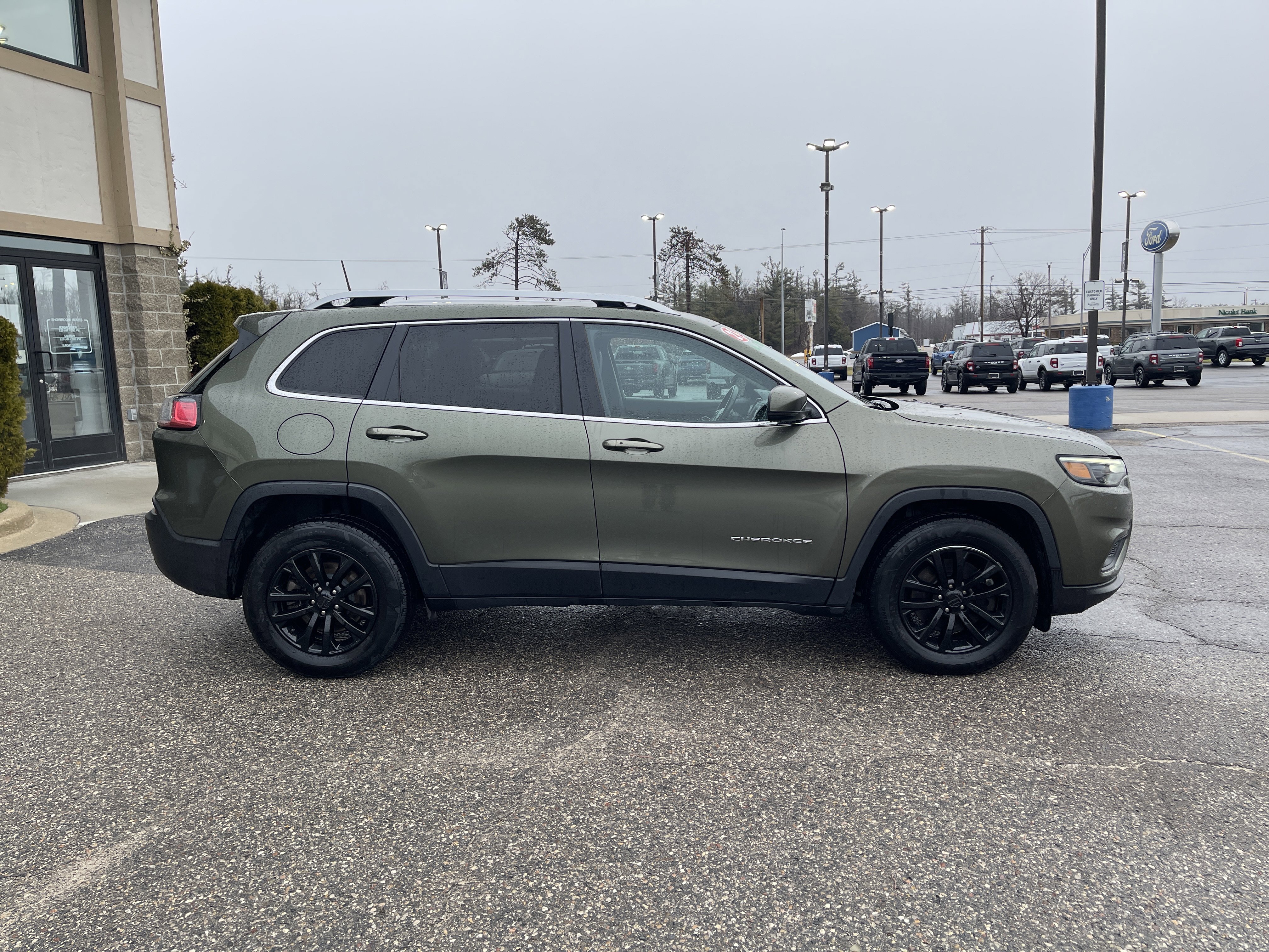 Used 2021 Jeep Cherokee Latitude Lux image 2