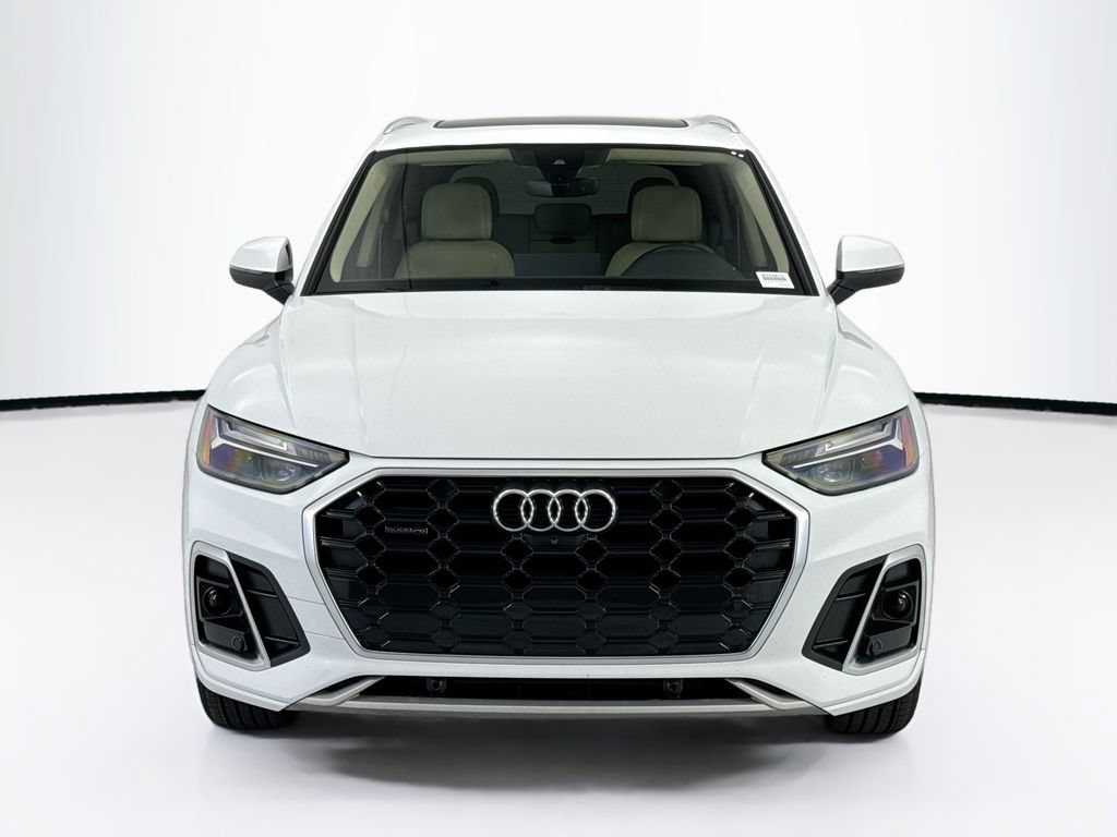 Used 2022 Audi Q5 2.0T Premium Plus w/ Premium Plus Package AWD/4WD image 2
