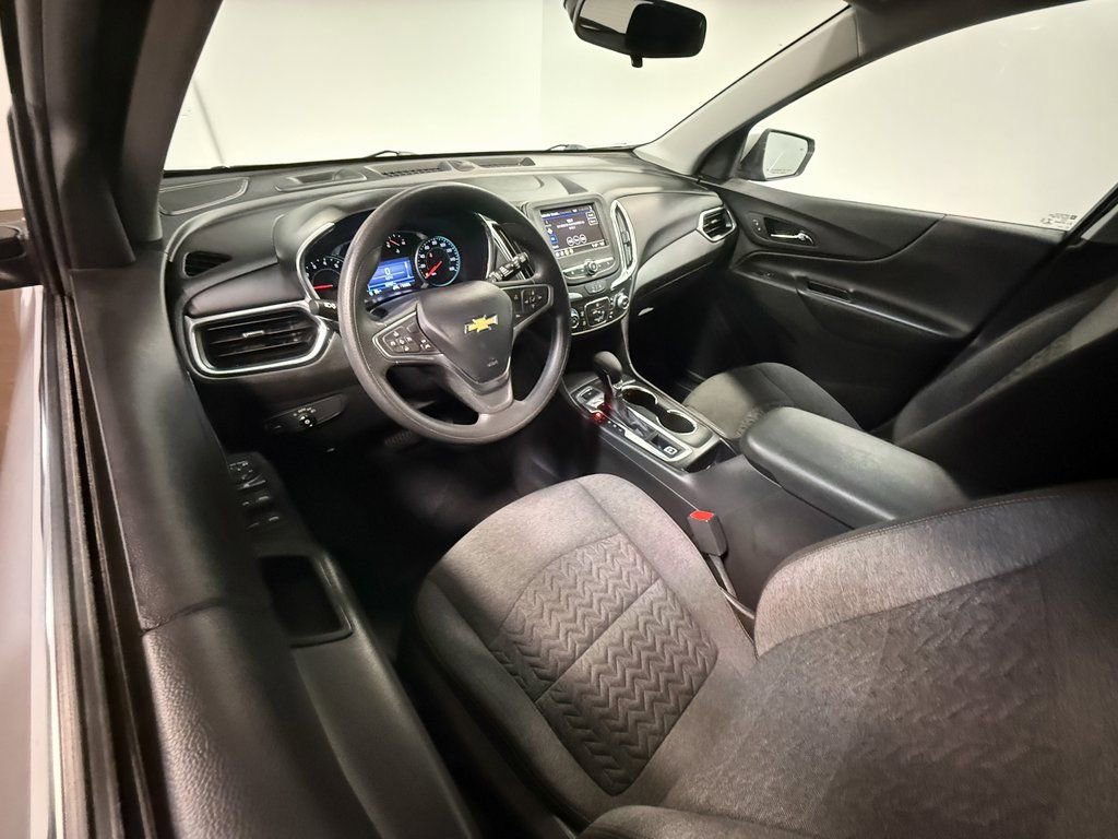 Used 2022 Chevrolet Equinox LT image 2