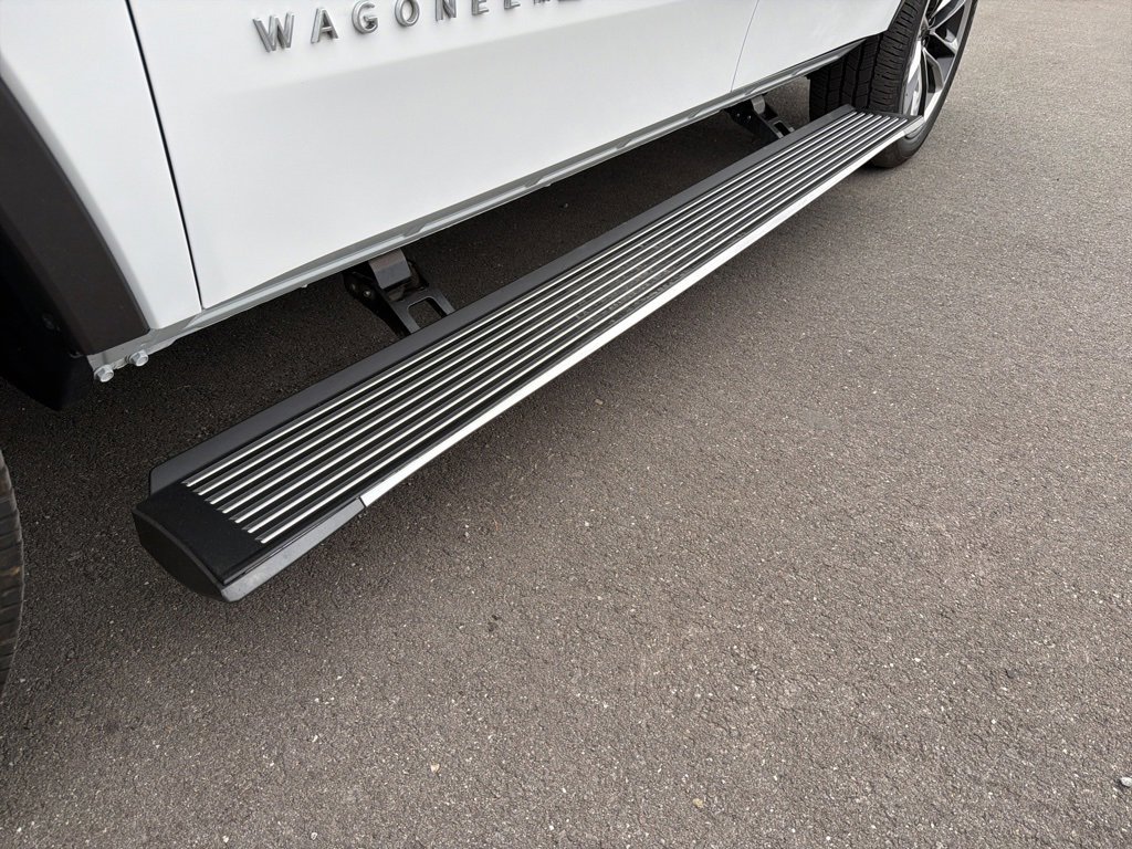 Used 2022 Jeep Wagoneer Series III w/ Premium Group I image 18