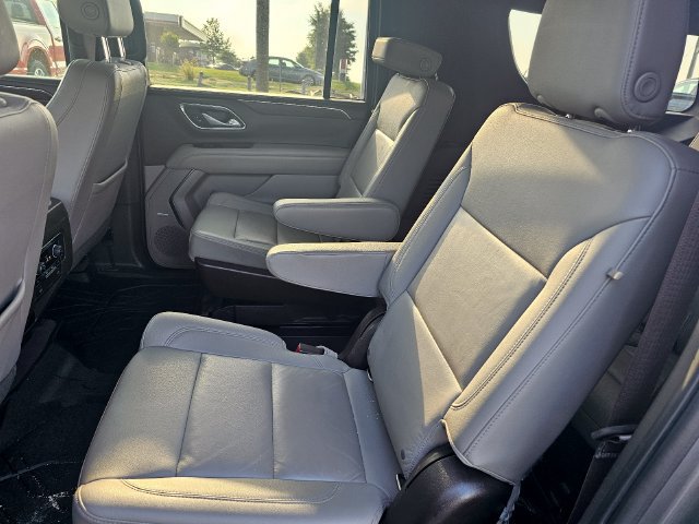 Used 2022 Chevrolet Suburban LT w/ Luxury Package AWD/4WD image 18