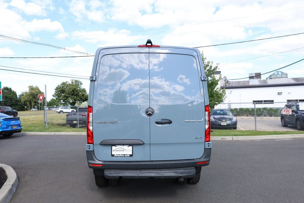 Used 2024 Mercedes-Benz Sprinter 3500 image 4