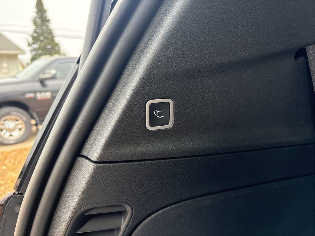 New 2026 Chrysler Pacifica Limited w/ Uconnect Theater Family Group image 23