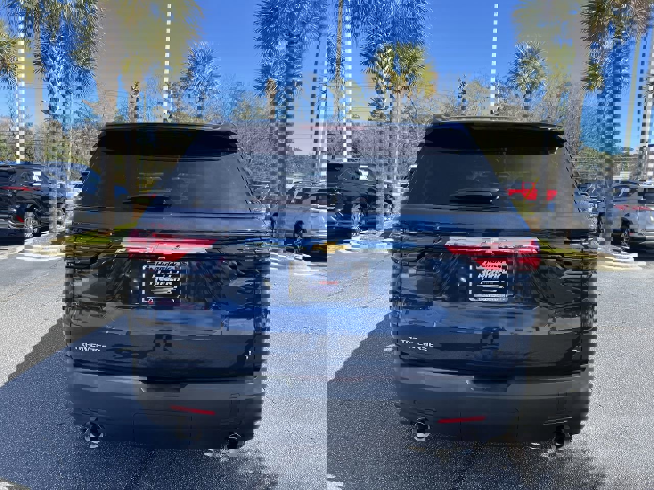 Used 2023 Chevrolet Traverse LT image 9