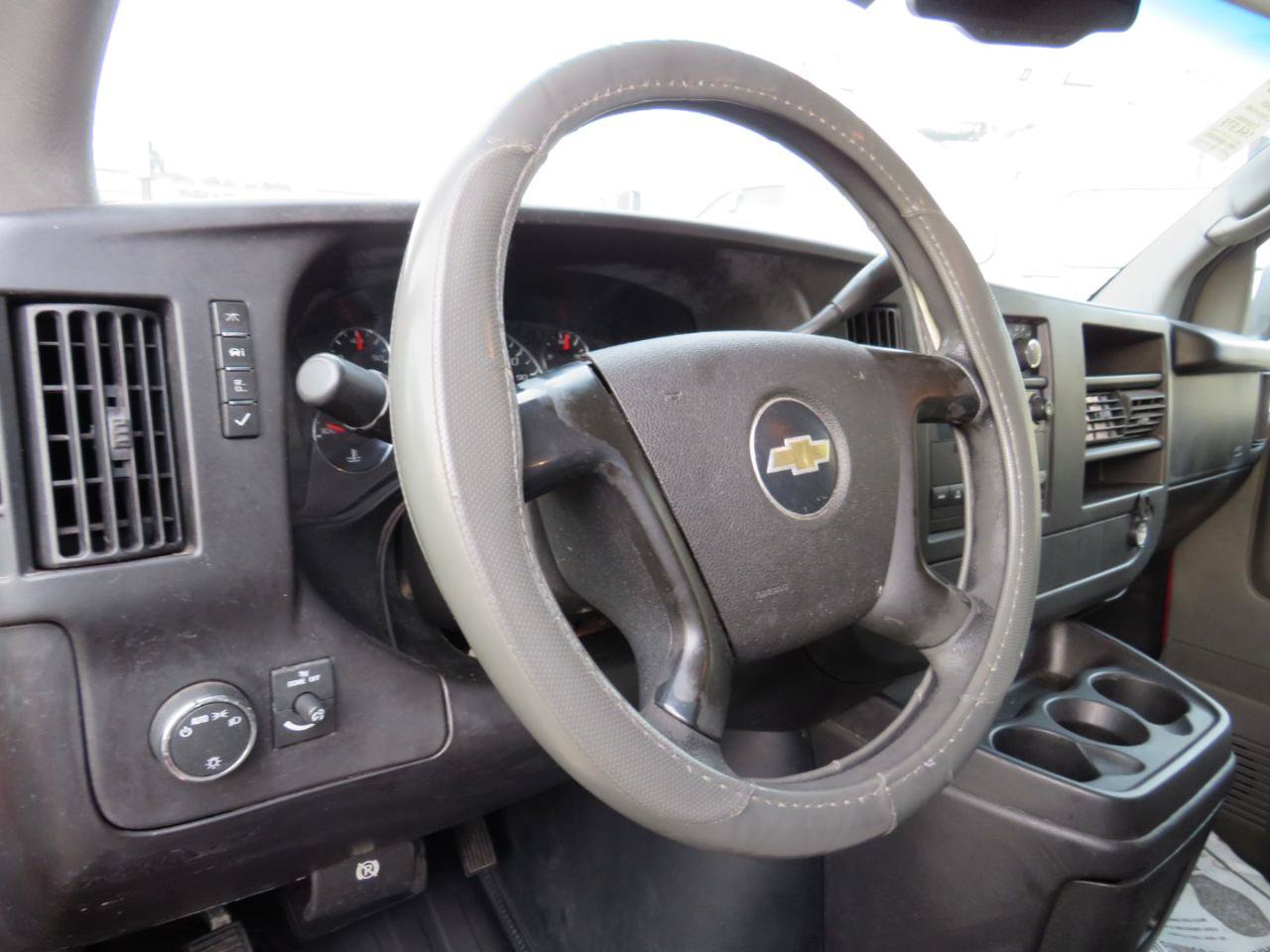 Used 2009 Chevrolet Express 2500 RWD image 7