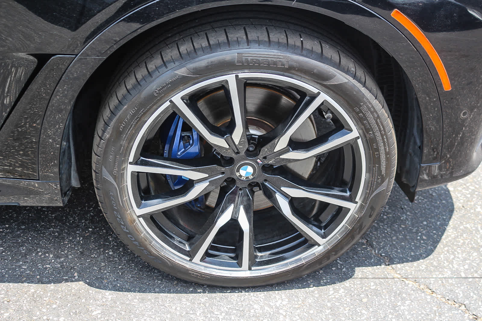 Used 2022 BMW X7 xDrive40i w/ M Sport Package AWD/4WD image 9