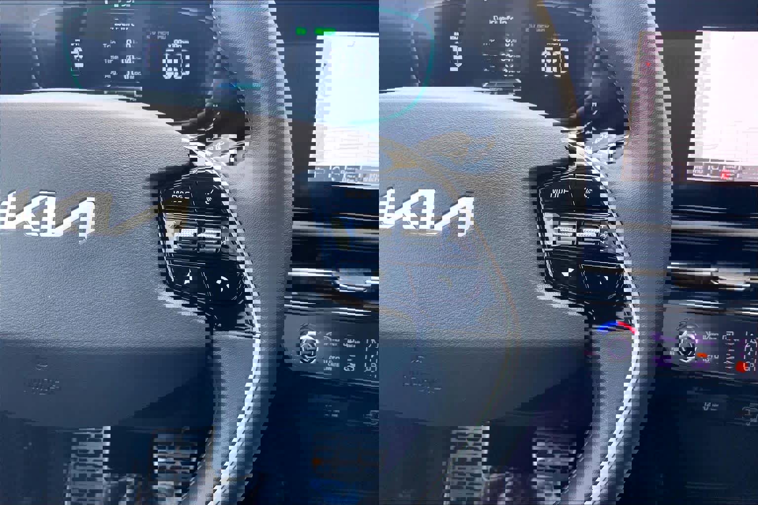 Used 2023 Kia Niro SX Touring image 22