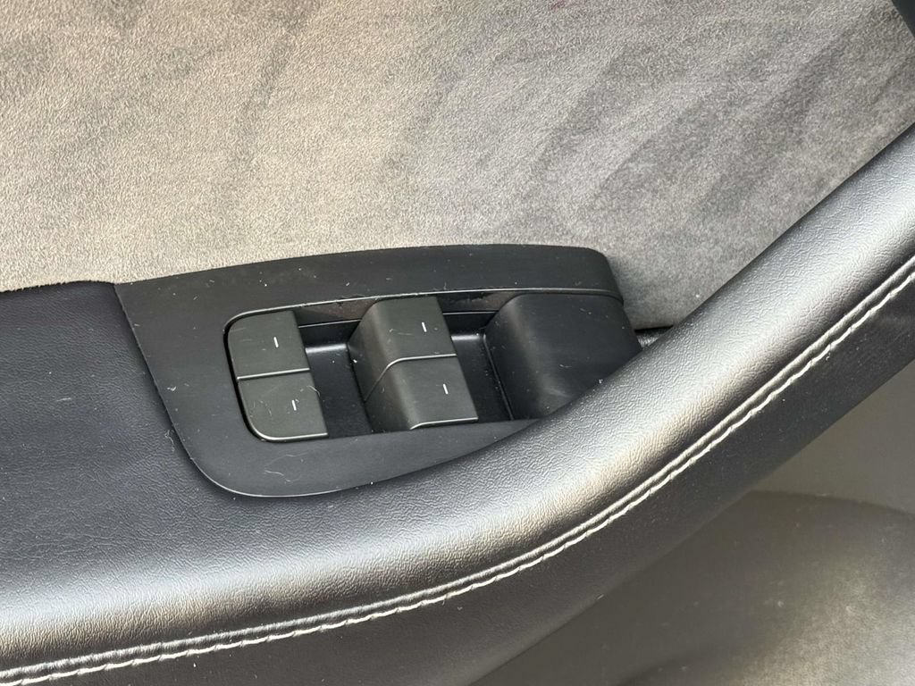 Used 2022 Tesla Model Y Performance AWD/4WD image 10