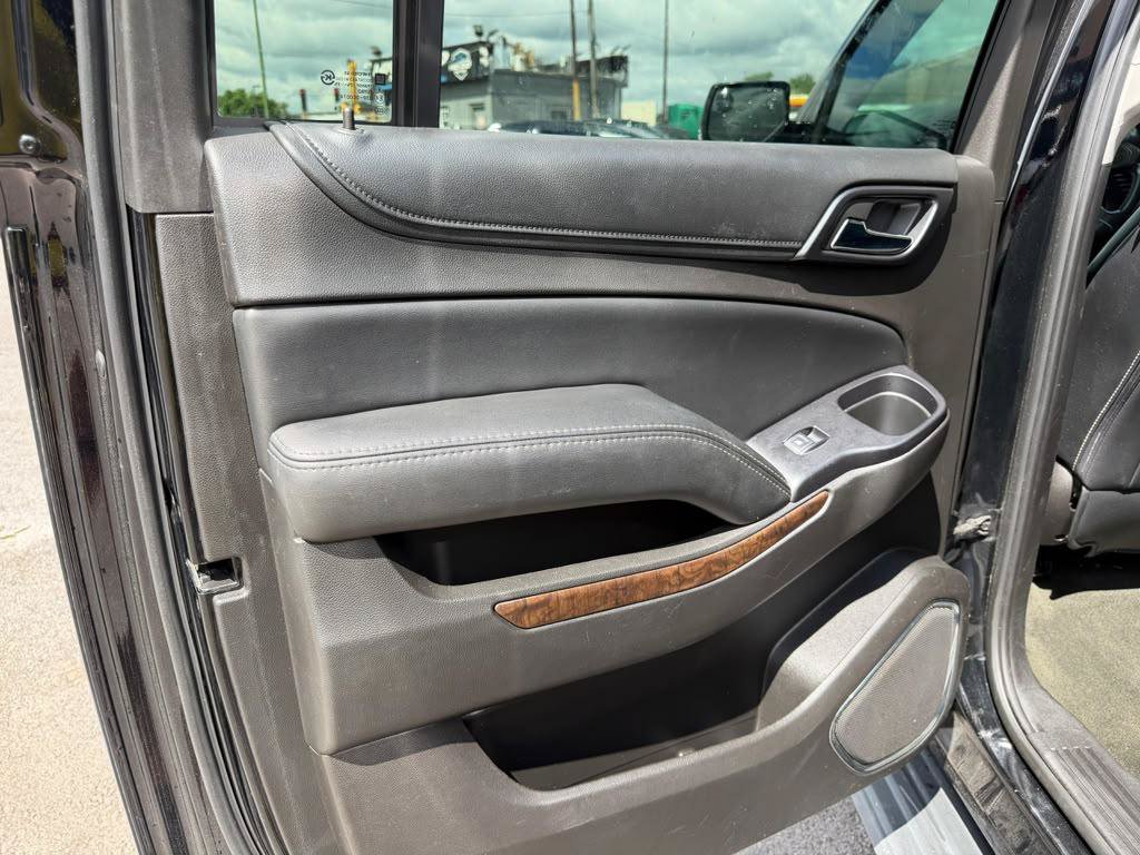 Used 2016 Chevrolet Suburban LS RWD image 29