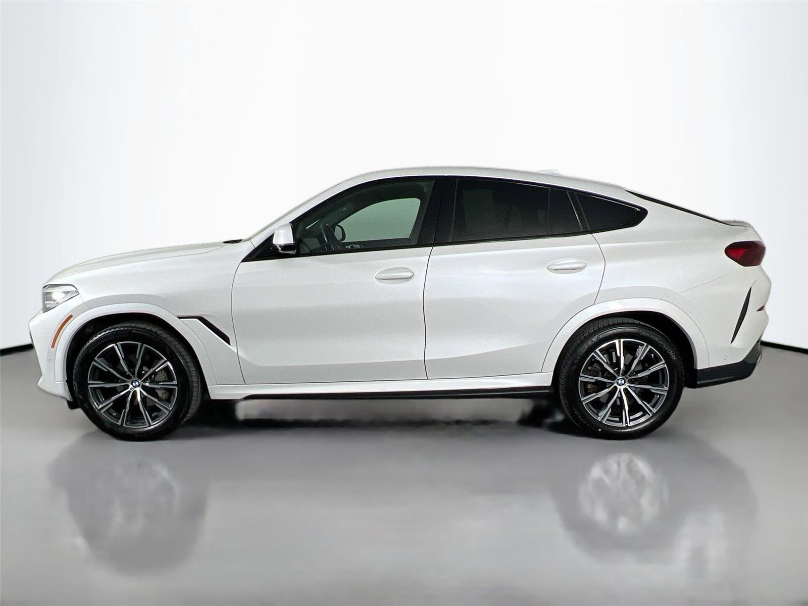 Certified 2023 BMW X6 xDrive40i w/ M Sport Package AWD/4WD image 3