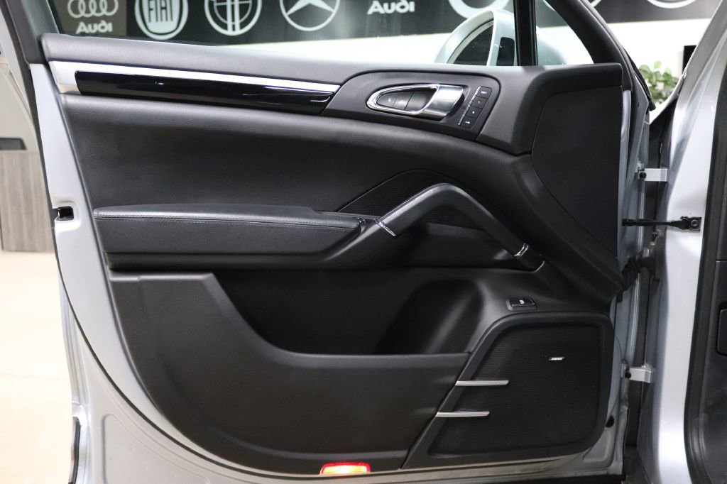 Used 2017 Porsche Cayenne S Platinum image 9