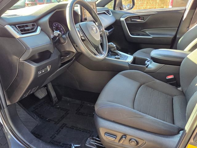 Used 2022 Toyota RAV4 SE image 16