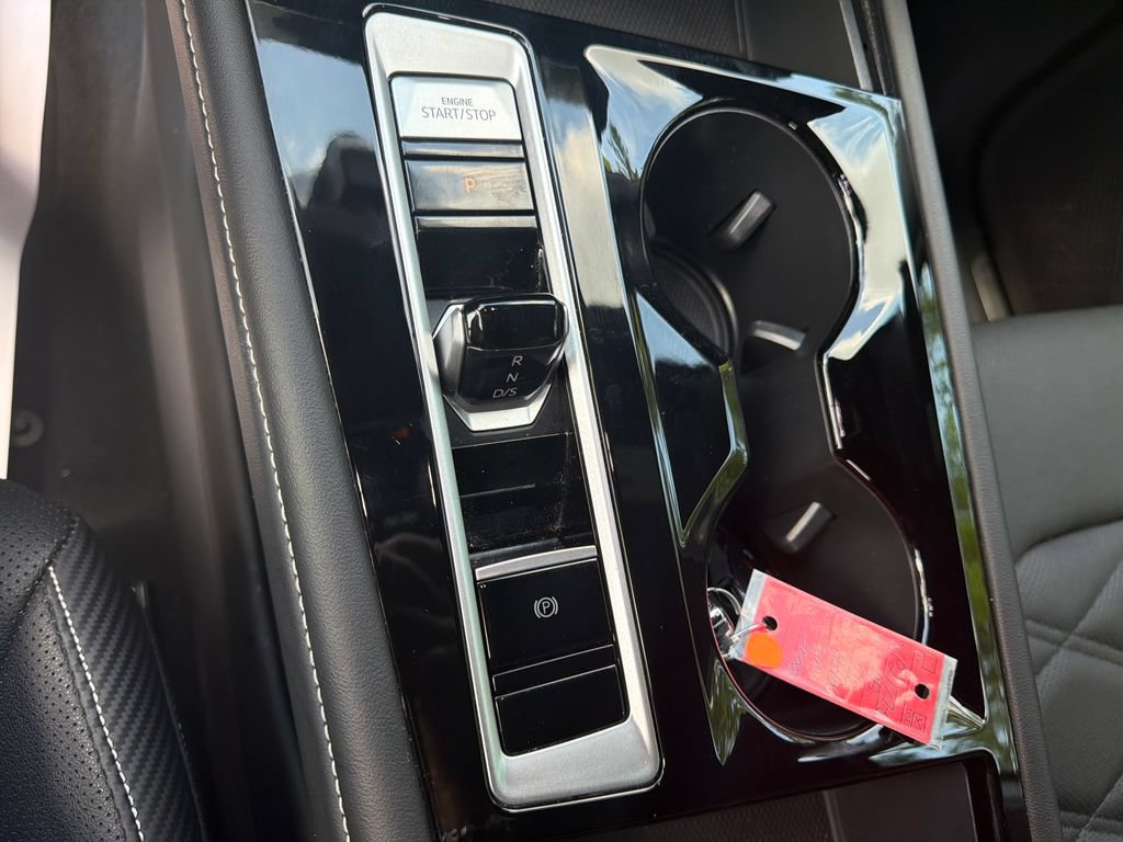 Used 2025 Volkswagen Atlas Cross Sport SE w/ Panoramic Sunroof Package FWD image 25