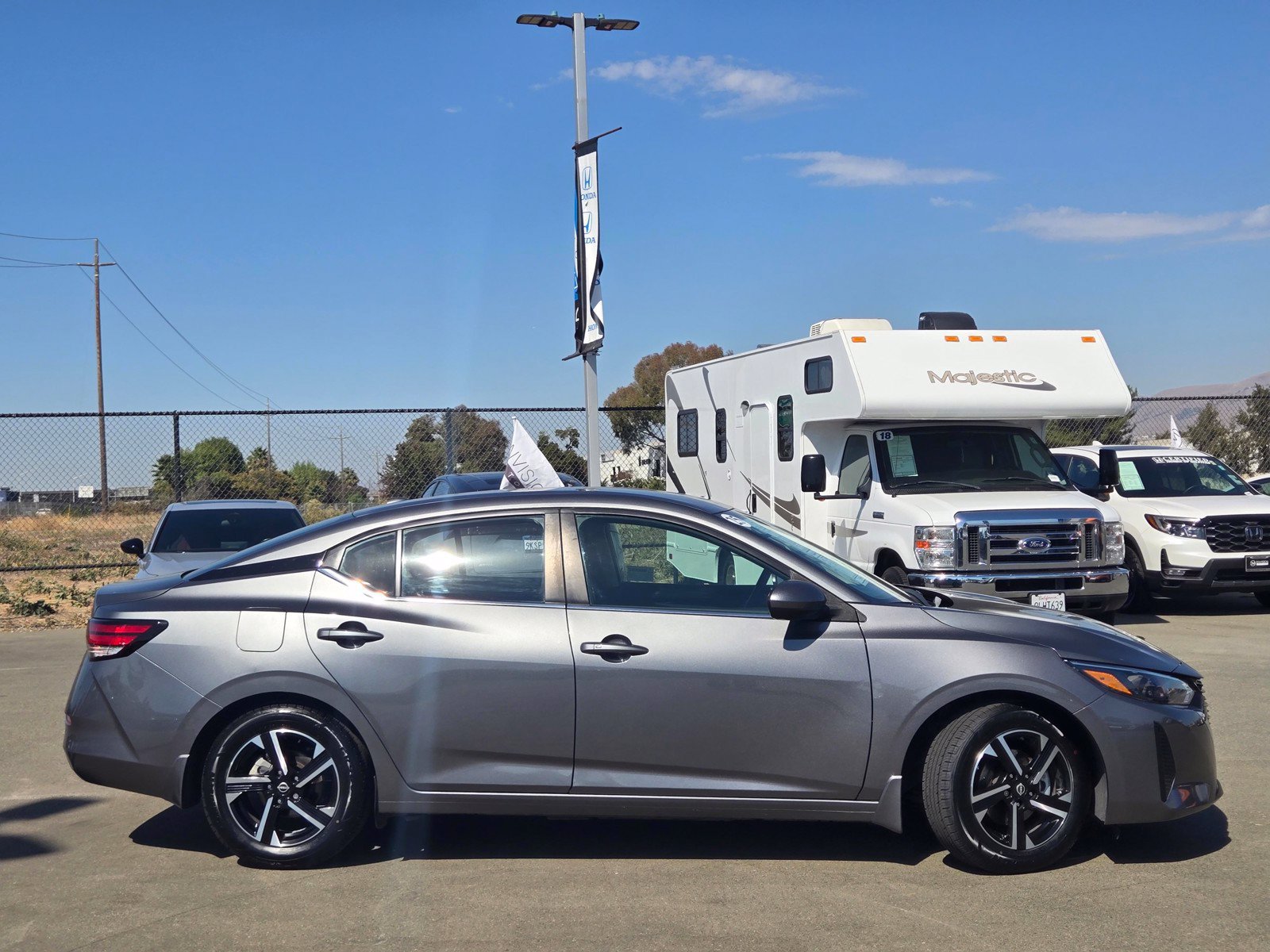 Used 2025 Nissan Sentra SV FWD image 8