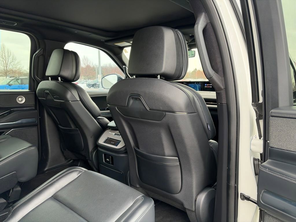 Used 2025 Lincoln Navigator L Reserve w/ Jet Appearance Package AWD/4WD image 30