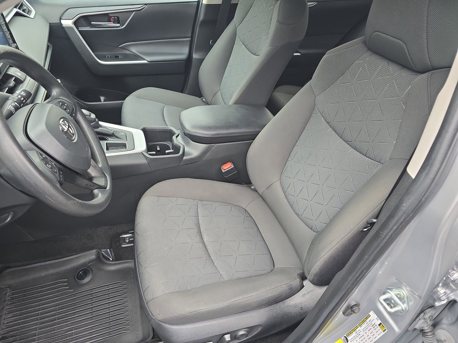 Used 2022 Toyota RAV4 XLE image 18