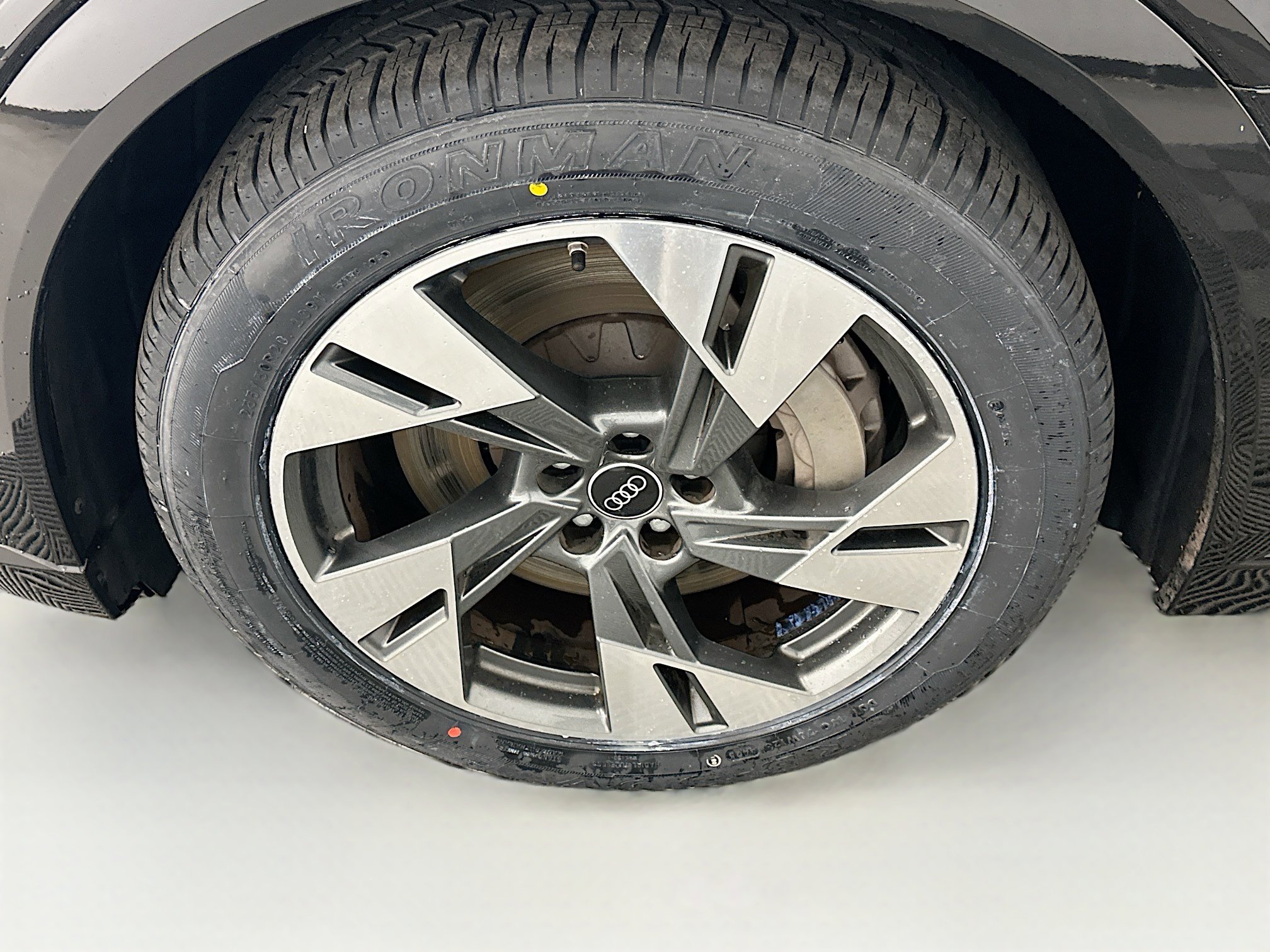 Used 2022 Audi e-tron Premium image 11