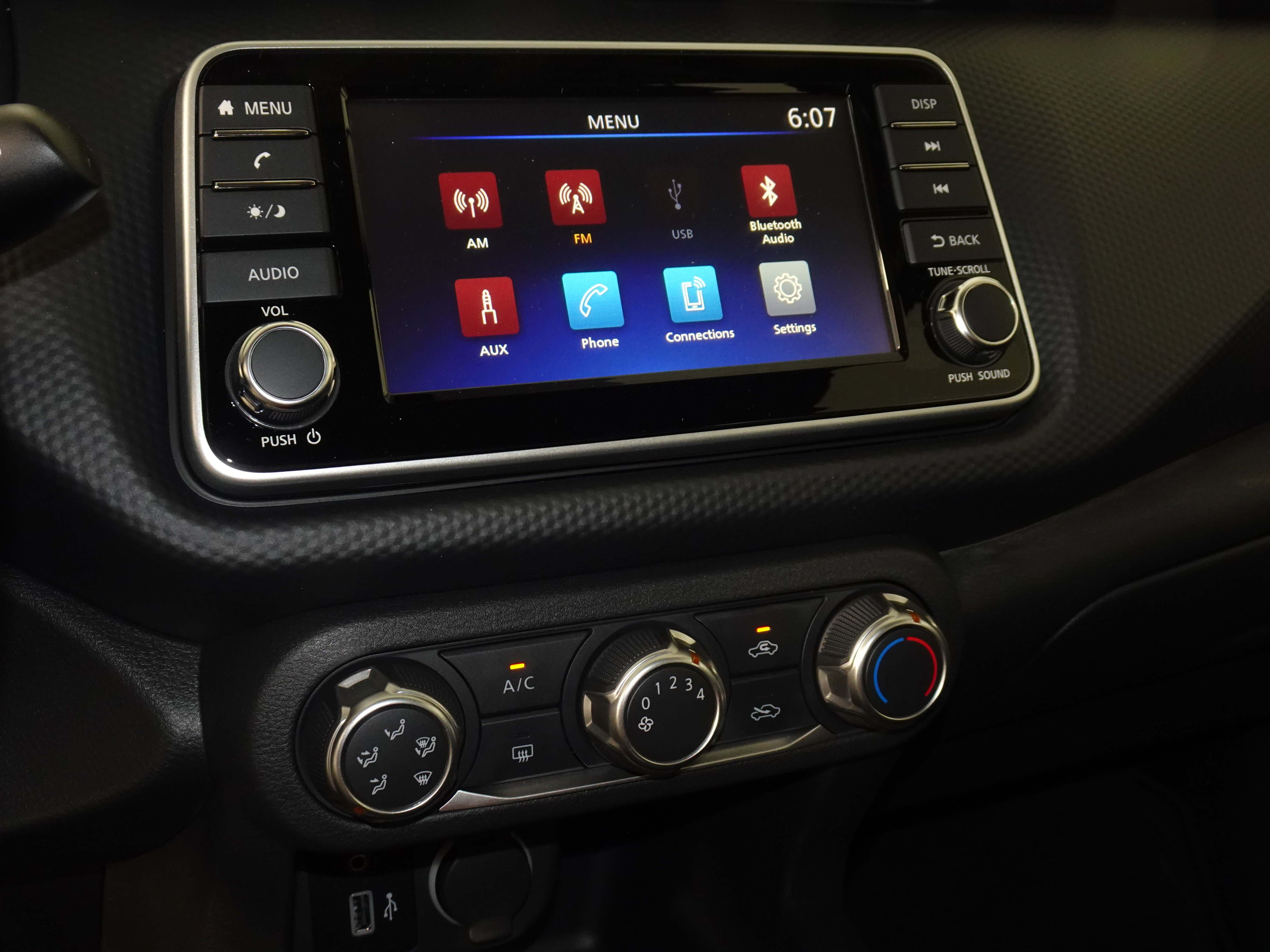 New 2025 Nissan Kicks Play S image 23