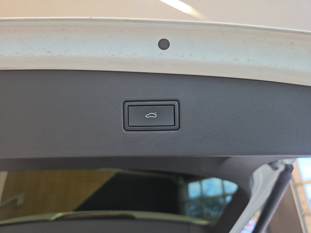 Used 2024 Volkswagen Tiguan SE R-Line w/ MDO Package, Three-Row FWD image 43