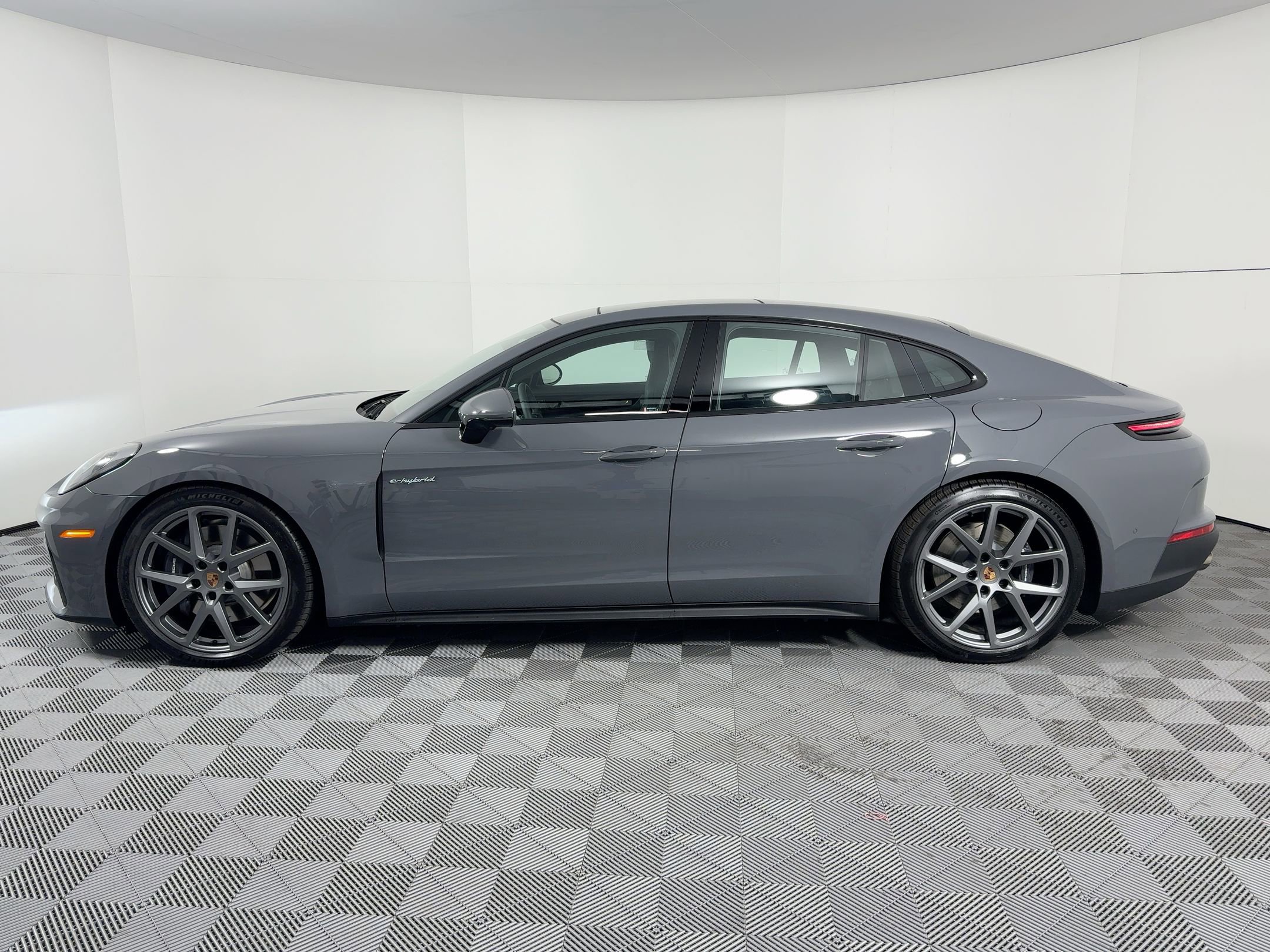 New 2026 Porsche Panamera 4 AWD/4WD image 2