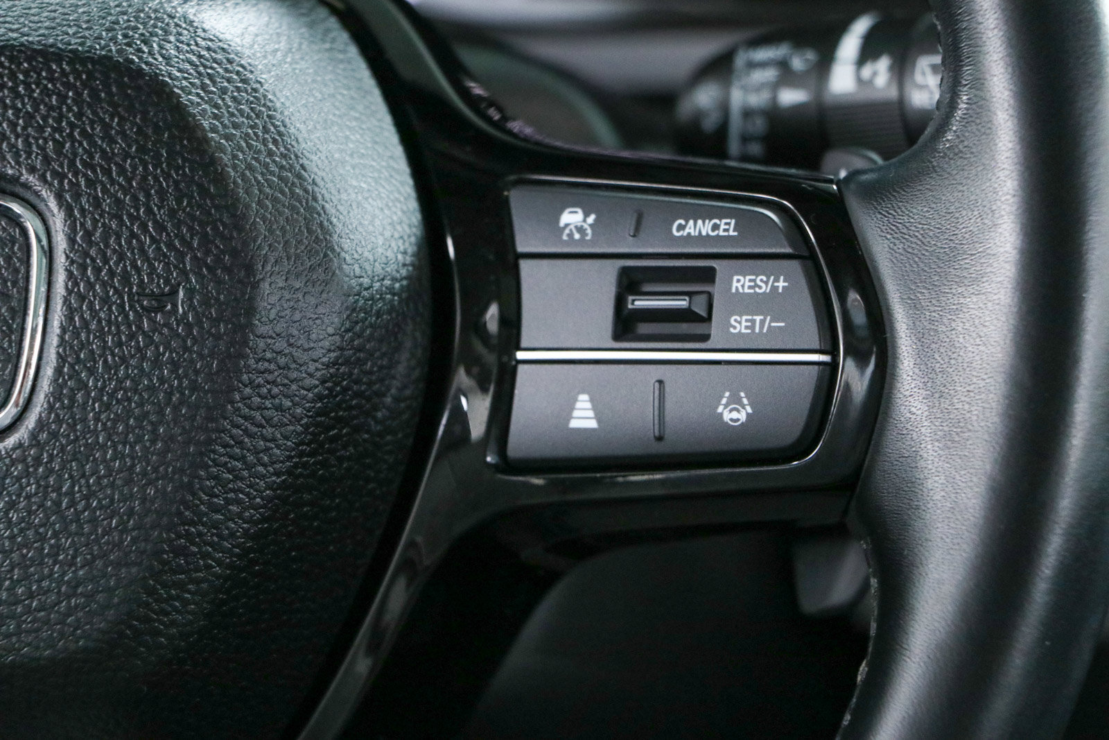 Used 2025 Honda Pilot Touring image 14