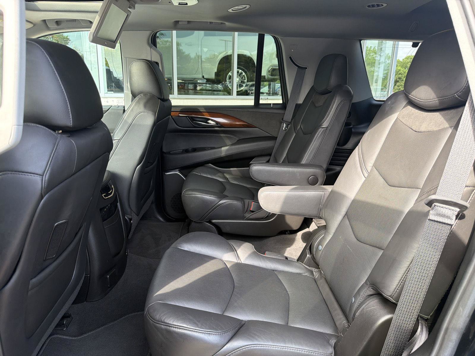 Used 2020 Cadillac Escalade Premium Luxury AWD/4WD image 43
