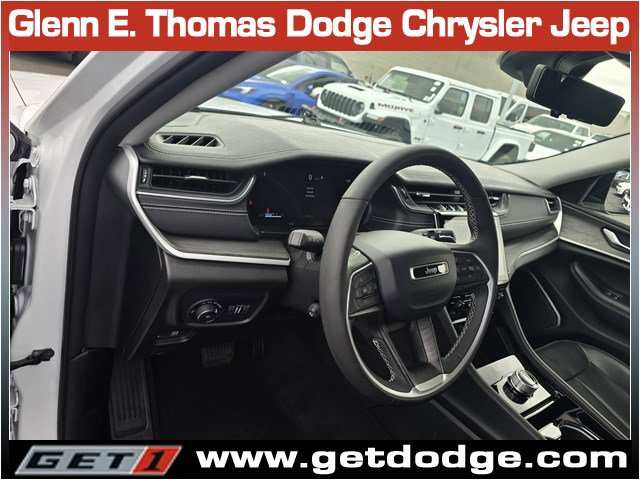 Certified 2023 Jeep Grand Cherokee Limited w/ Luxury Tech Group II RWD image 13