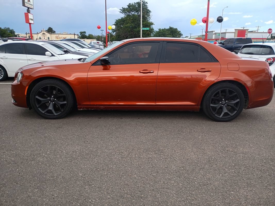 Used 2020 Chrysler 300 Touring w/ Sport Appearance Package RWD image 4
