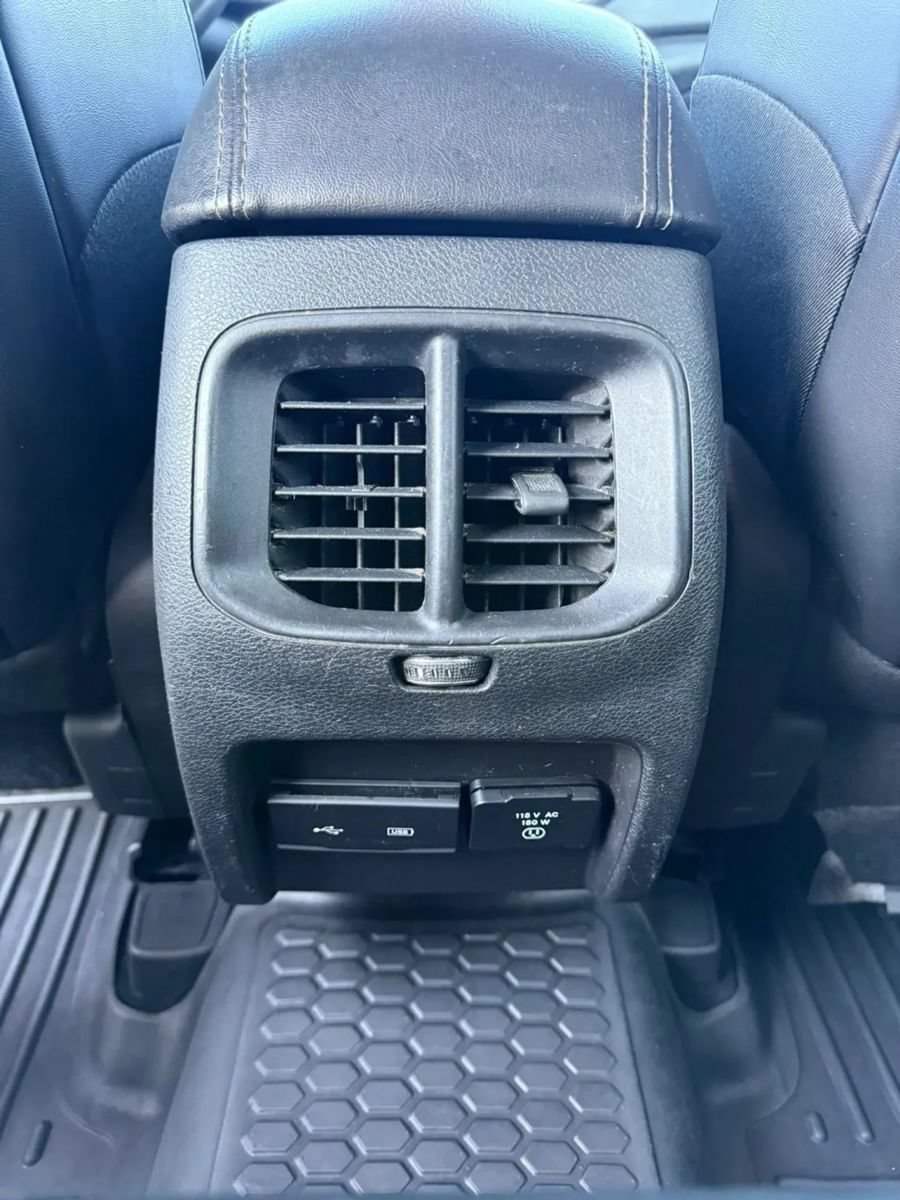 Used 2019 Jeep Cherokee Limited AWD/4WD image 10