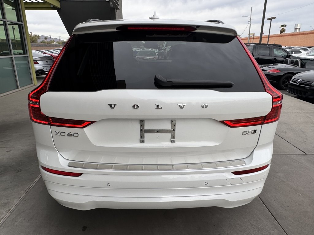 Used 2022 Volvo XC60 B5 Momentum w/ Climate Package AWD/4WD image 13