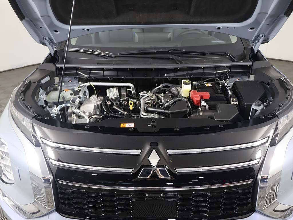 New 2025 Mitsubishi Outlander SE image 23