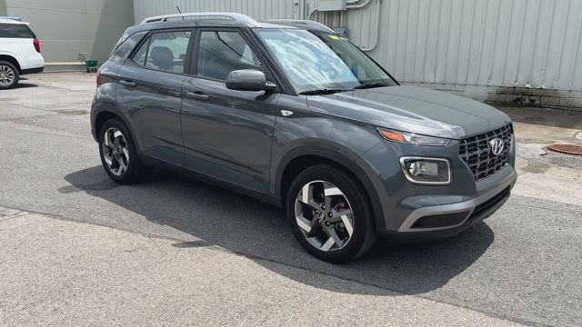Used 2025 Hyundai Venue SEL FWD image 2
